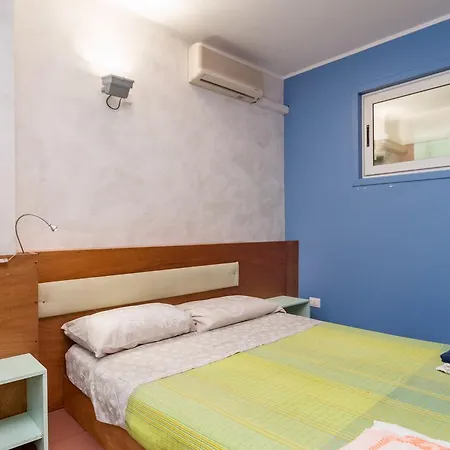 Central Sestri 2 Bedrooms *