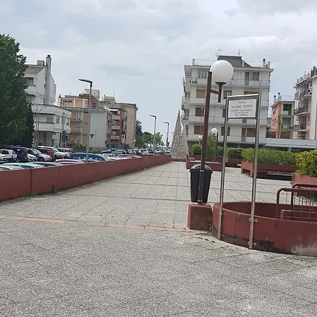 Central Sestri 2 Bedrooms *