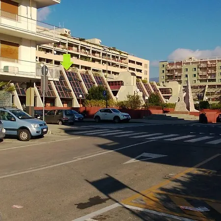 Central Sestri 2 Bedrooms *