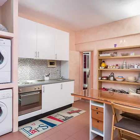 Central Sestri 2 Bedrooms *
