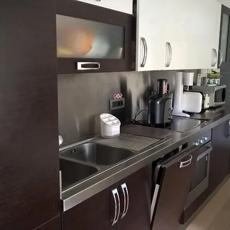 Central Sestri 2 Bedrooms *